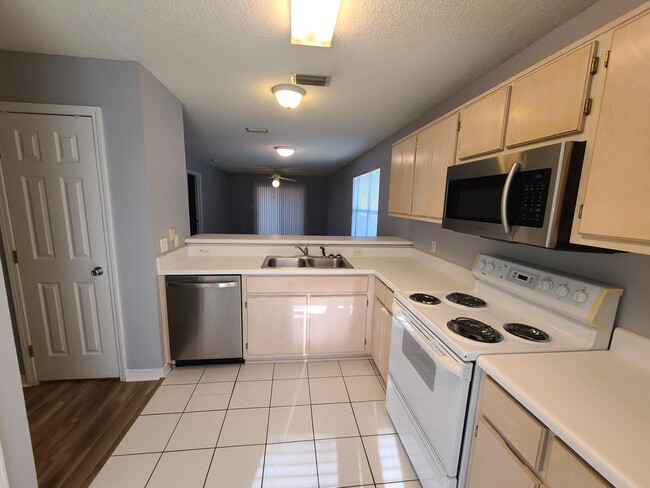Building Photo - 2787 Bay Club Dr