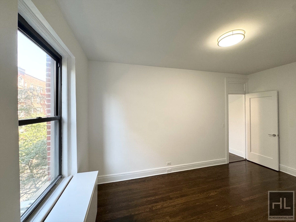 Building Photo - AMAZING GREENWICH VILLAGE 2 BEDROOM - WON'...