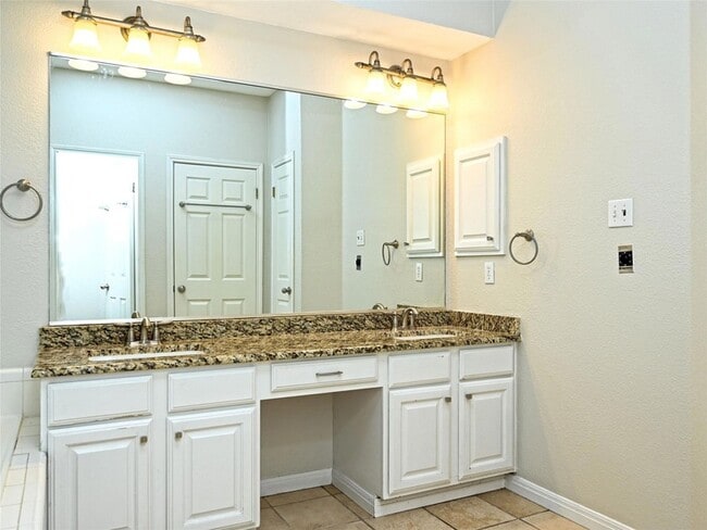 Building Photo - 11017 Rio Vista Dr