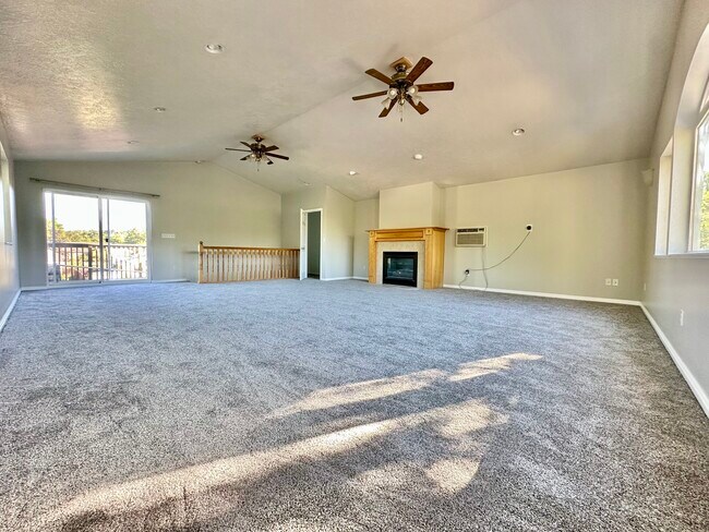 Building Photo - 45 River Cir Dr