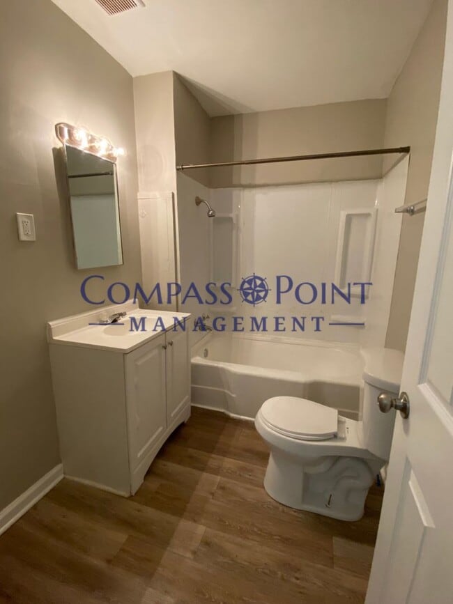 Building Photo - 218 E 7th St