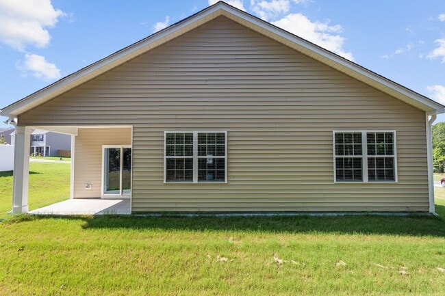 Building Photo - Beautifully designed 4-bedroom, 2-bath ranch