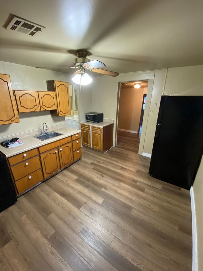 Building Photo - (1-2) Bed in Blanchard w/ Storm Shelter! A...