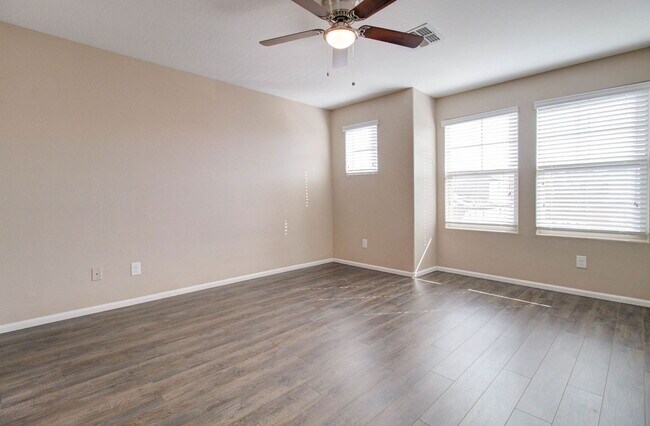 Building Photo - 2014 N 77th Dr