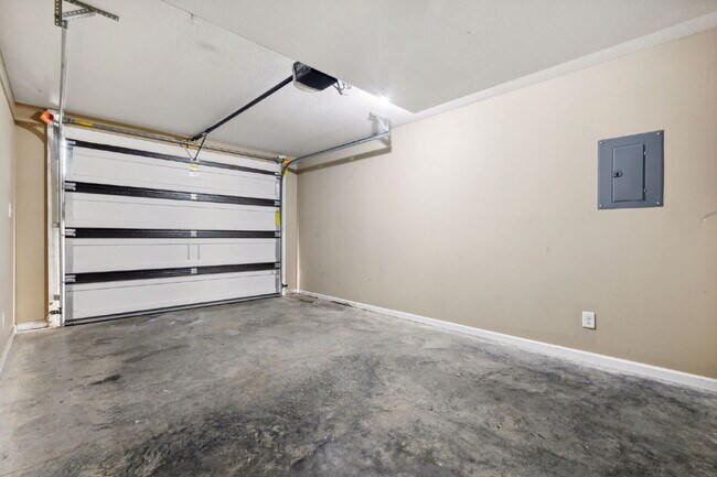 Building Photo - 1723 D THISTLEWOOD DR
