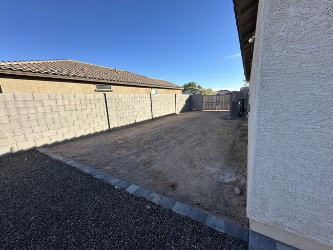 Backyard / RV access - 1636 E Jardin Pl