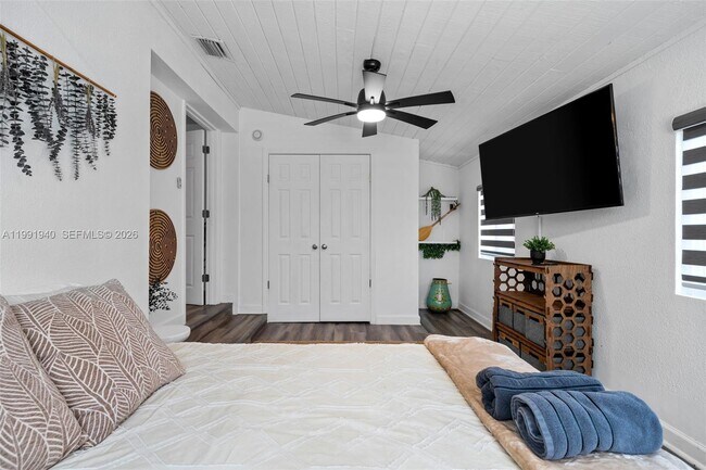 Building Photo - 5920 NE 2nd Terrace