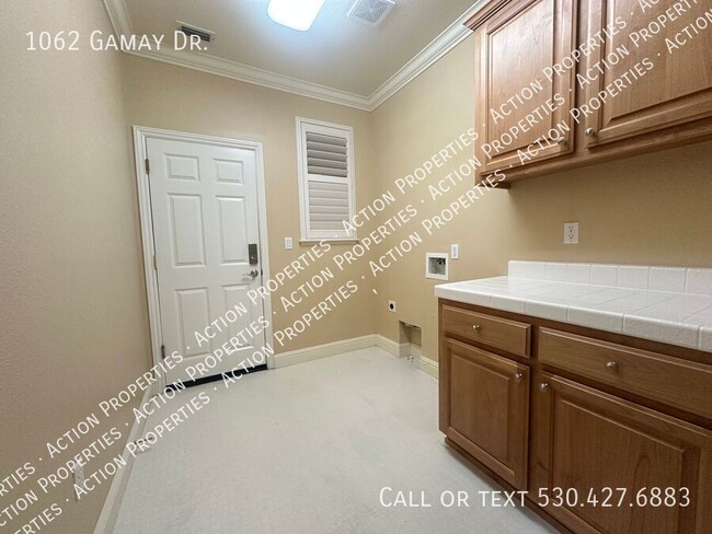 Building Photo - Luxury 3 Bedroom | Serrano Guard Gated Com...