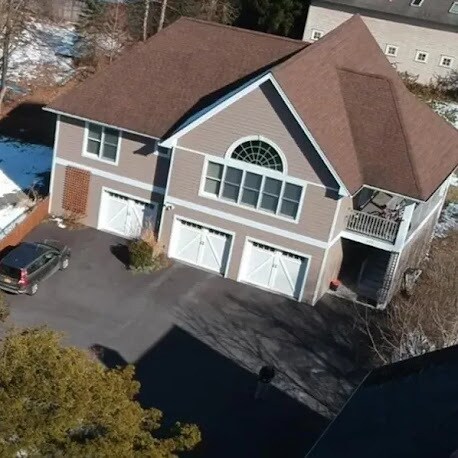 Upscale Neighborly Setting - 411 N Geneva St