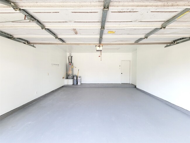 Building Photo - 17207 Mossbriar Ln