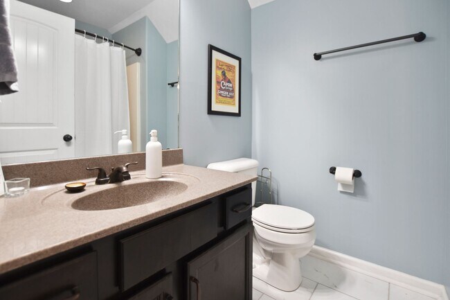 Building Photo - Pet Friendly Three Bedroom!