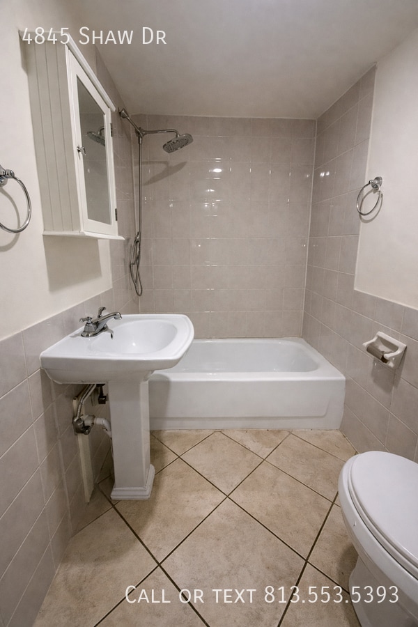 Building Photo - 4845 Shaw Dr