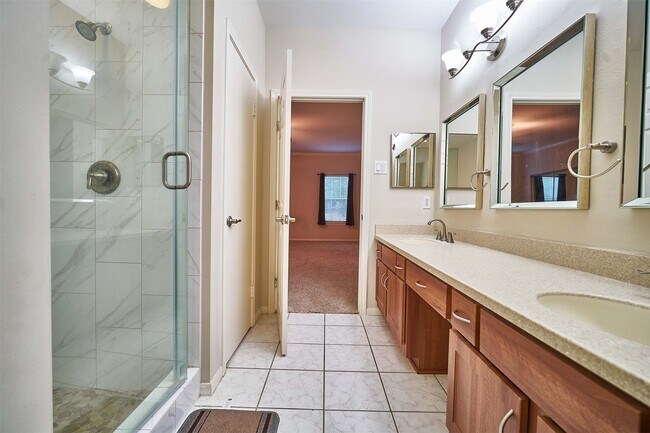 Building Photo - 2816 Holly Hall St