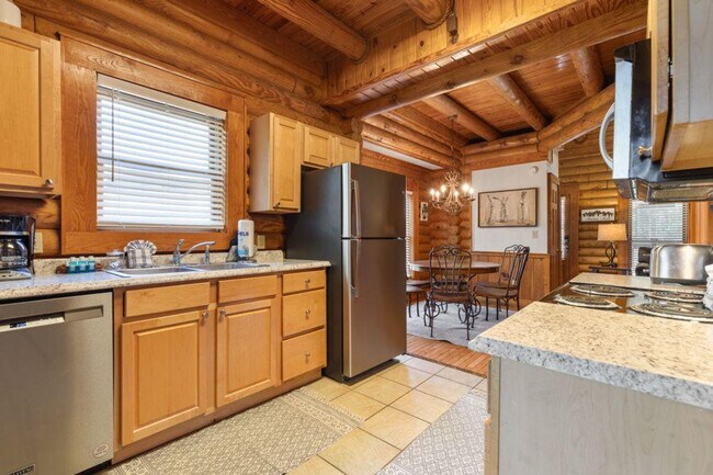 Building Photo - 741 Golf View Blvd