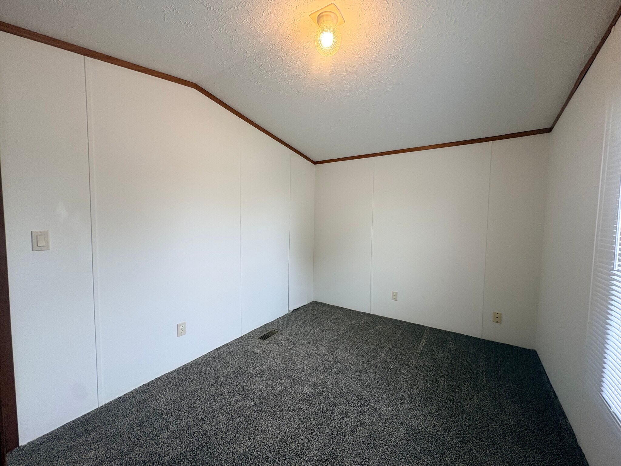 Building Photo - 319 Spring Park Dr