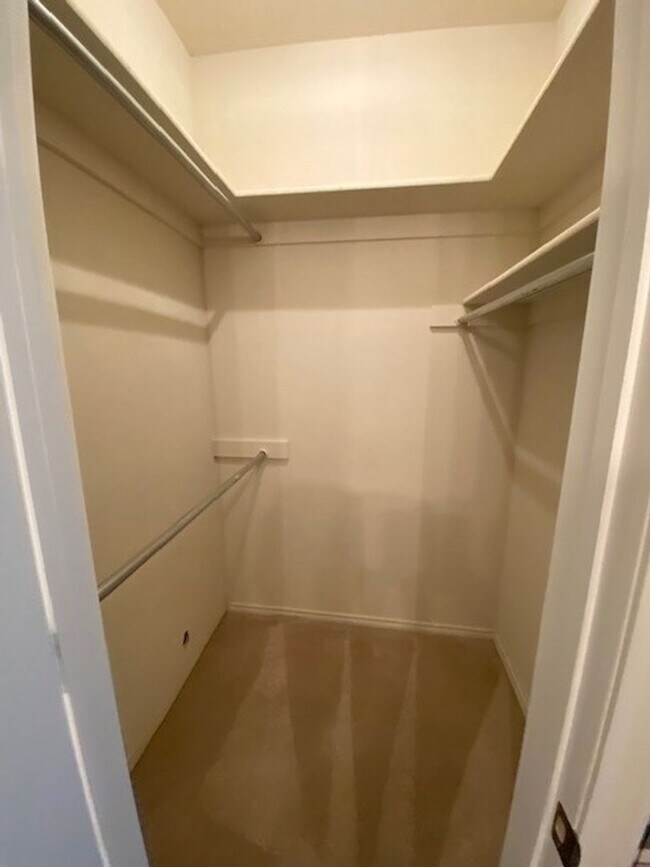Building Photo - Available Now!!!  Union schools: 4 bedroom...