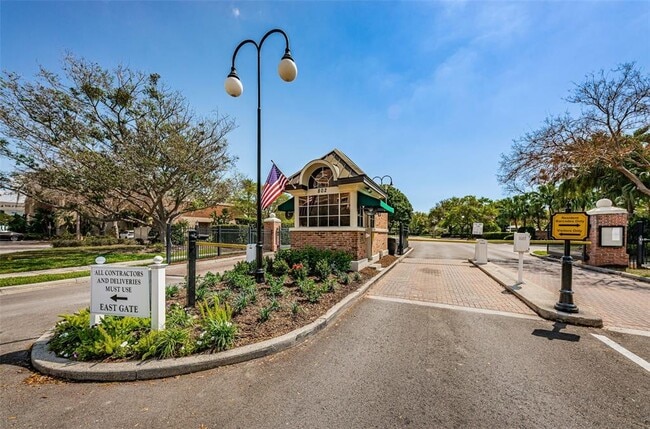 Building Photo - 924 Hemingway Cir