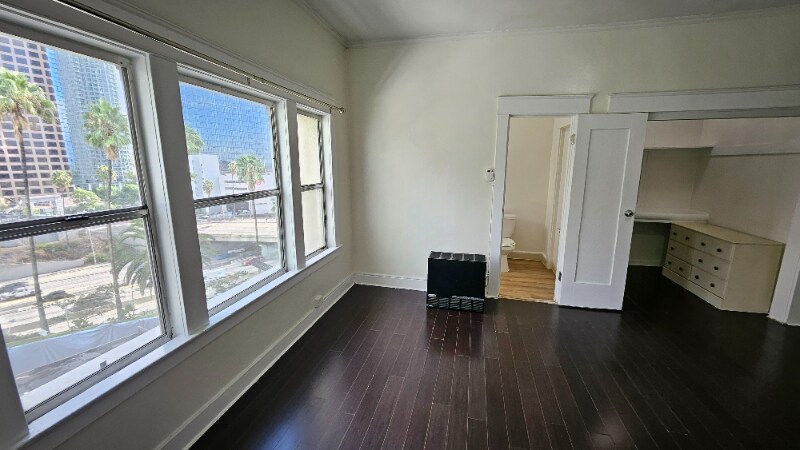 Building Photo - 1026 Ingraham St