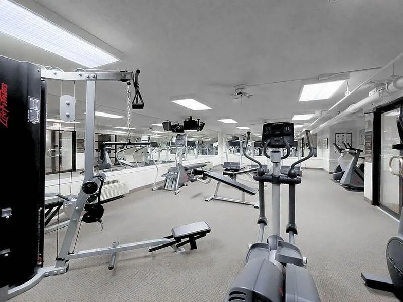 Building Photo - 1220 N Stone St