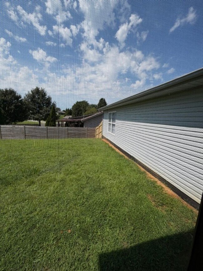 Building Photo - 2811 June Bug Way