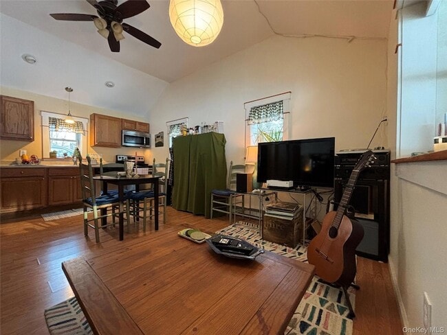 Building Photo - 273 S Rd