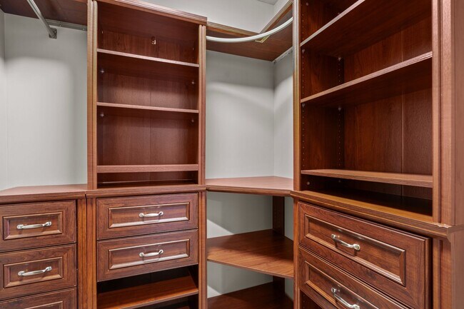 Building Photo - 6 Bed 4 Bath Daylight Rancher on Acreage in Mead School District.  Absolutely Gorgeous