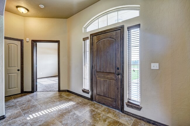 Building Photo - AVAILABLE THE END OF APRIL! 3 OR 4 BDRM, 2 BATHRM, 2 CAR & STORM SHELTER