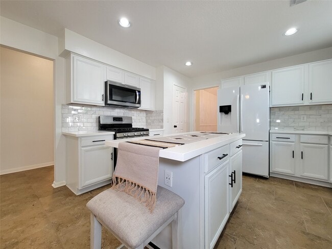 Primary Photo - 5810 Forest Land Dr