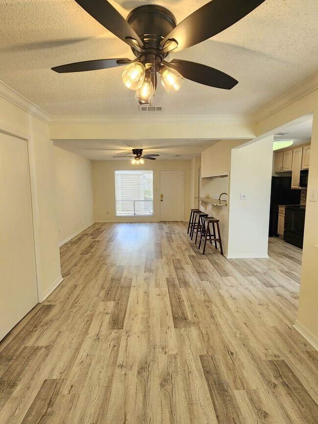 Building Photo - Gulf Shores 2/1.5 condo at Country Club Village