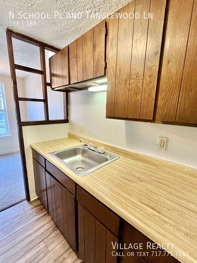 Building Photo - Few steps! Available NOW! Roomy 1-Bed with...