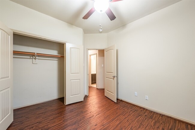 Building Photo - 3205 Featherwood Ln