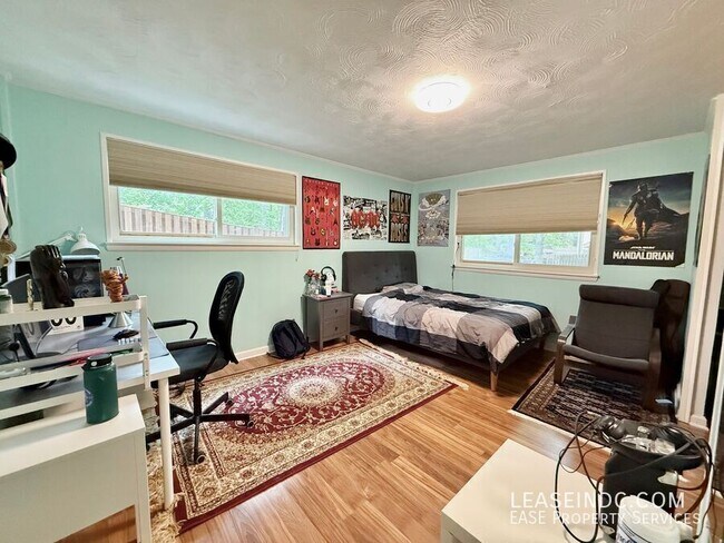 Building Photo - 6424 Hollins Dr