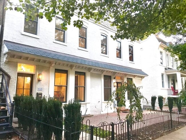 Building Photo - 213-211 11th St NE