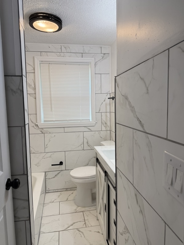 Building Photo - 239 Jenks St