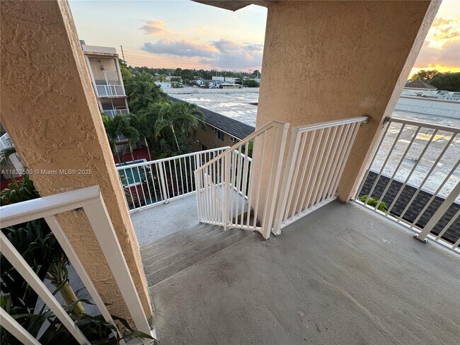 Building Photo - 1085 W 68th St