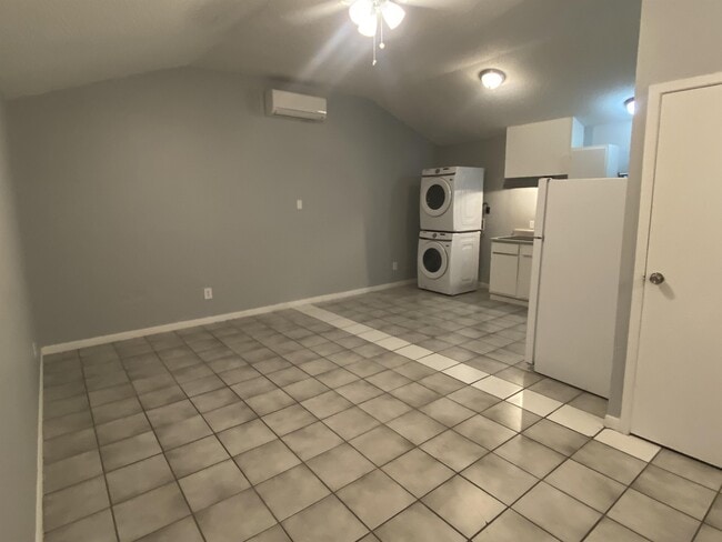 Building Photo - 1750 Morales St