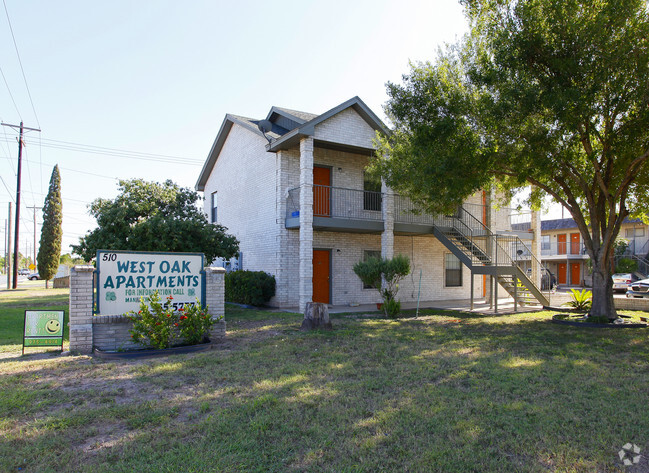 Building Photo - West Oak Apartments