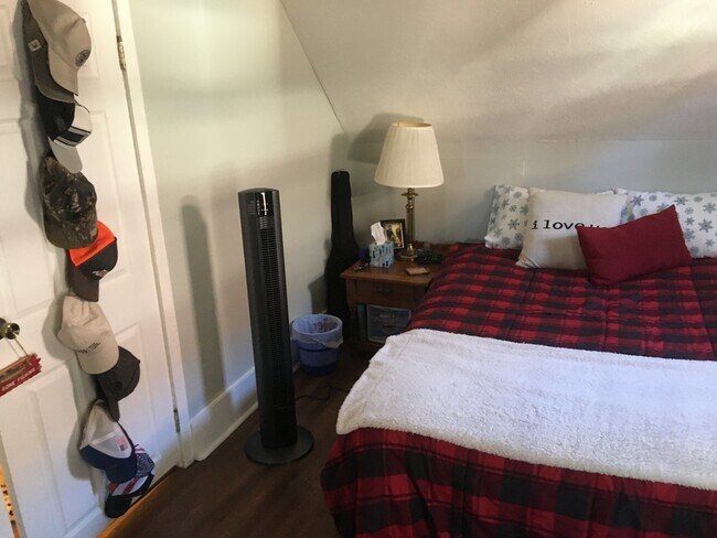 Building Photo - 231 Jones St