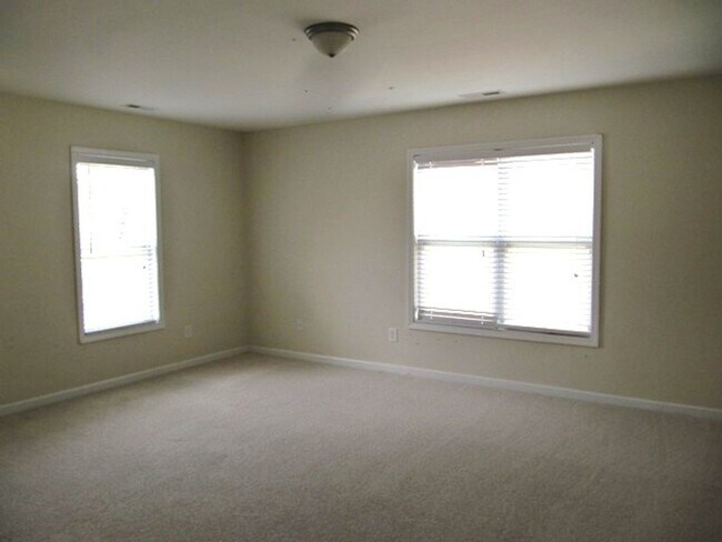 Building Photo - One Month Free Rent ! Discover your new ha...