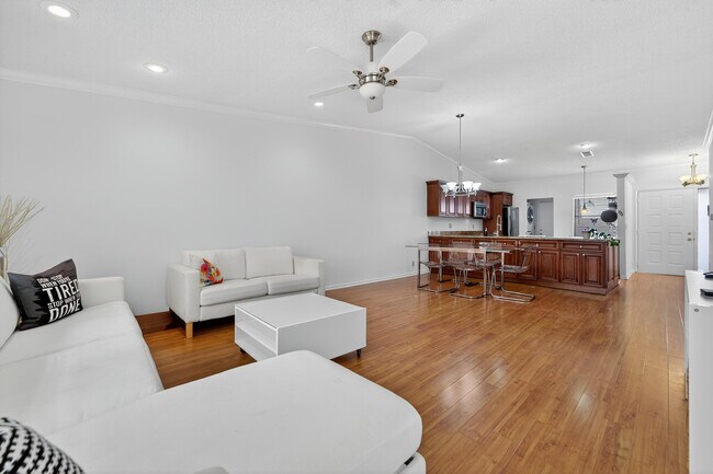 Building Photo - 6070 Sunny Manor Ct