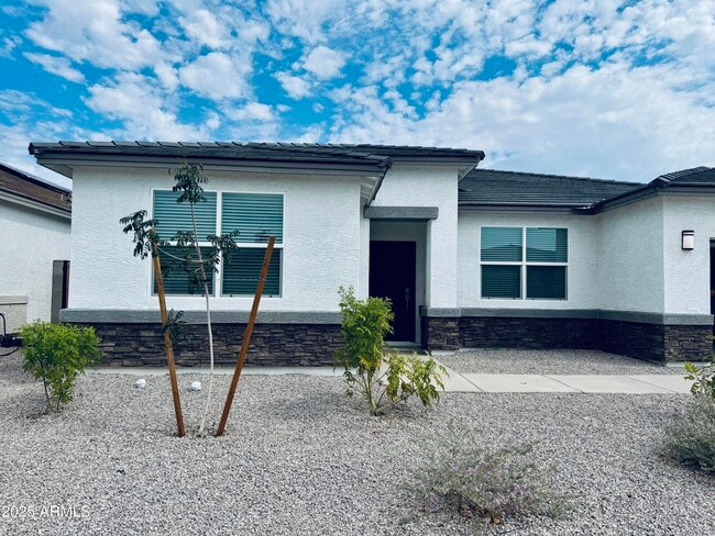 Building Photo - 15402 W Cottontail Ln