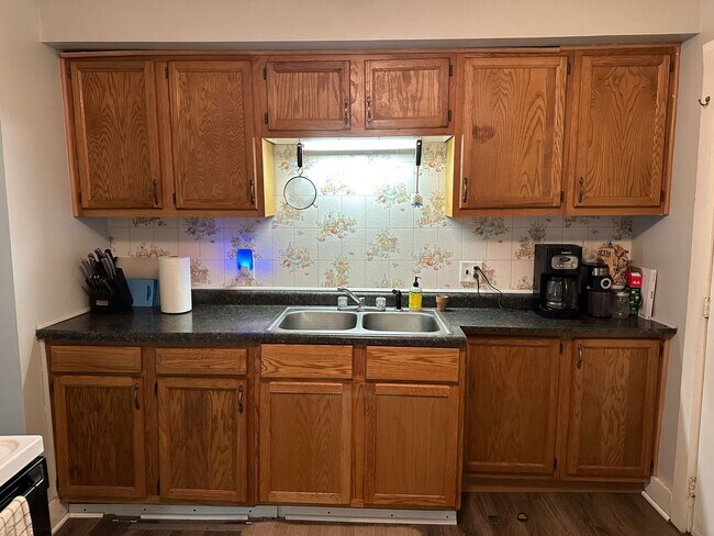 Building Photo - 703 Jones