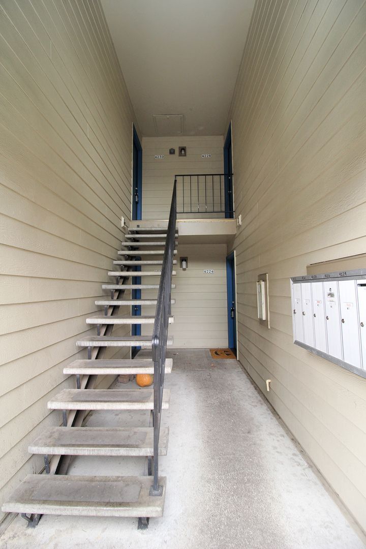 Building Photo - 4232-4232 SE Cesar Estrada Chavez Blvd