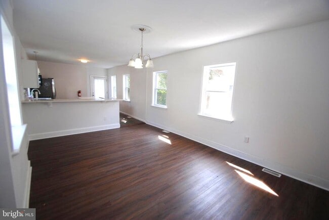 Building Photo - 217 Wood St