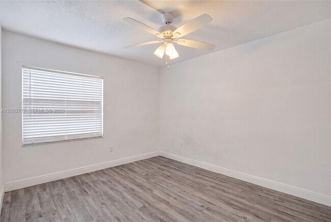 Building Photo - 8390 Sands Point Blvd