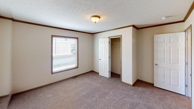 Building Photo - 140 American Ave