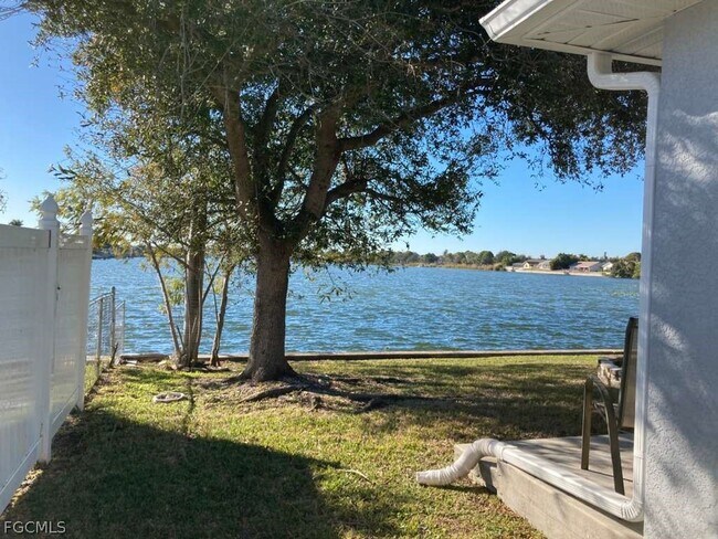 Building Photo - 546 SE 5th Ave