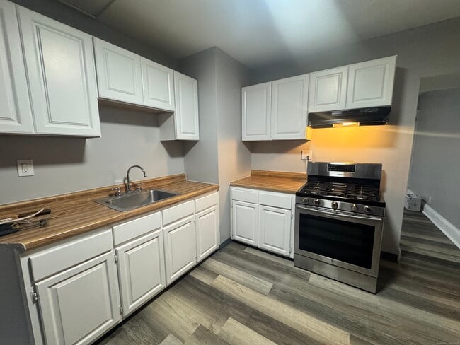 Building Photo - 214 Park Terrace