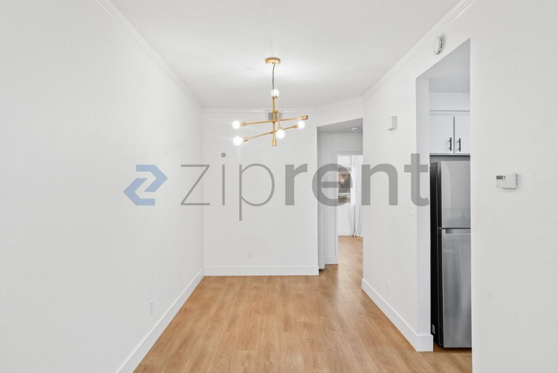 Building Photo - Unit 385