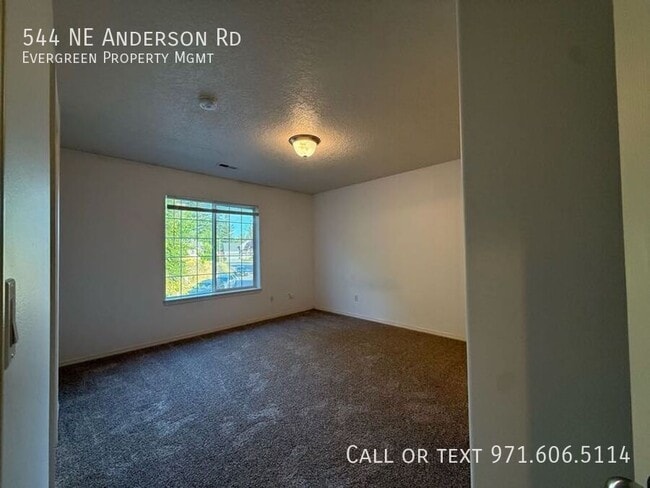 Building Photo - 544 NE Anderson Rd